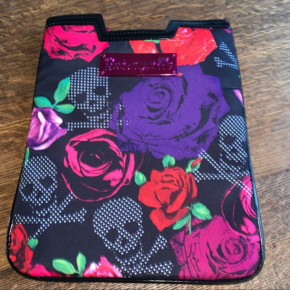 BETSEY JOHNSON TABLET COVER